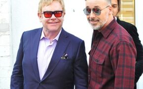 Elton John hạnh phúc đi mua sắm cùng chồng