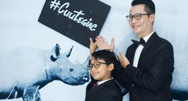 Hoàng Bách: “Dùng sừng tê giác khác gì ăn móng tay của mình!”