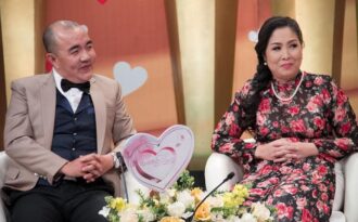 Nghệ sỹ nhân dân Hồng Vân và bộ sưu tập áo dài duyên dáng