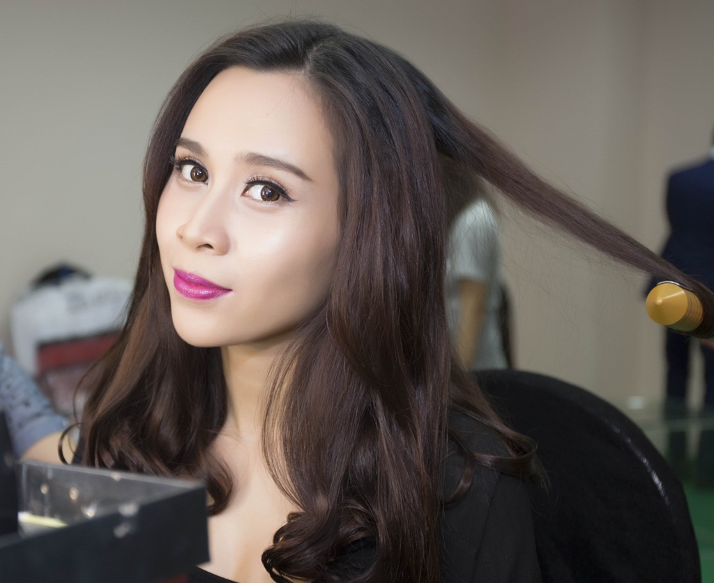Vợ chồng Lưu Hương Giang-Hồ Hoài Anh xuất hiện sành điệu - 2 Lưu Hương Giang chuẩn bị rất cẩn thận cho sự xuất hiện trở lại ghế HLV The Voice Kid 2015