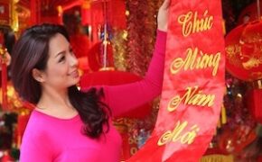 Theo chân Thúy Hằng đi mua sắm tết