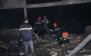 Cháy rụi một cơ sở tái chế nhựa