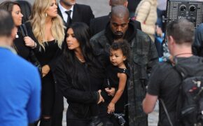 Kim Kardashian và gia đình vãn cảnh Armenia