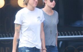 Kristen Stewart hẹn hò người đồng giới?