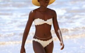 Người đẹp nhất thế giới khoe thân hình nuột nà trên biển