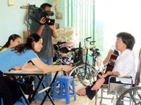 “Viên gạch sáng” đưa tôi vào đời