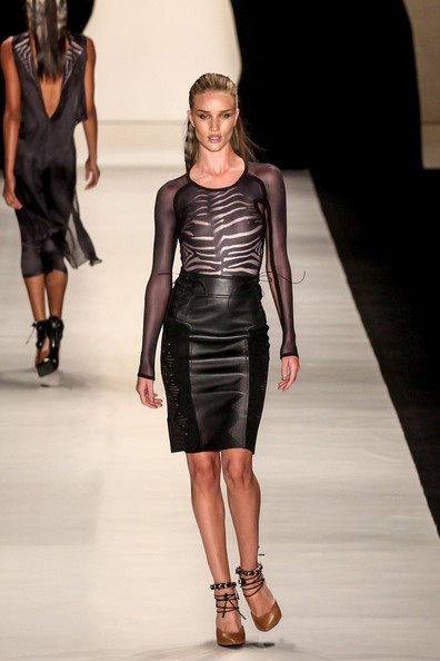 Rosie Huntington trình diễn trong show của Animale, June 2012