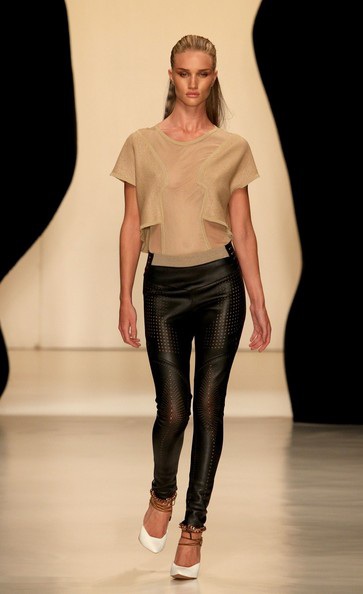 Rosie Huntington trình diễn trong show của Animale, June 2012