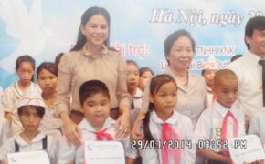 Trao 170 suất học bổng cho trẻ em khó khăn