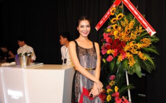 Thuỳ Dung xinh đẹp trên thảm đỏ F show