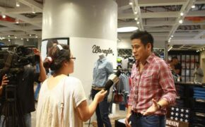 Vợ chồng Minh Tiệp năng động trong ngày 2/9