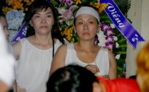 Bạn bè tới đưa tiễn lần cuối nghệ sĩ Tuấn Sang