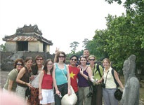 Từ trẻ quê đến tour guide quốc tế!  - 1