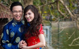 MC Anh Quân tình tứ với ca sĩ Kavie Trần trong cái Tết Hà Nội