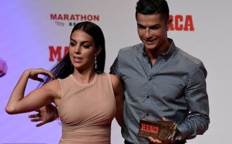 Cristiano Ronaldo đẹp đôi bên bạn gái 9X