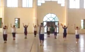 Clip HS Chu Văn An tập thể dục theo nhạc “Tình yêu màu nắng”