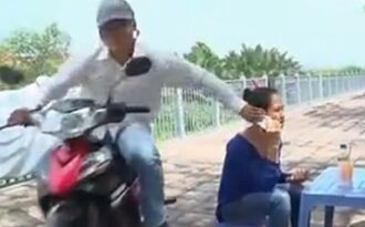 Clip “Tuyệt chiêu ứng phó khi bị giật điện thoại” gây sốt trên mạng