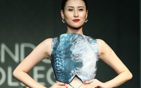 Hot girl Hà Lade tự tin nở nụ cười trên sàn catwalk
