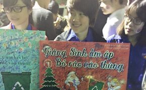 Hành động đẹp và chưa đẹp của giới trẻ Hà Nội đêm Giáng sinh