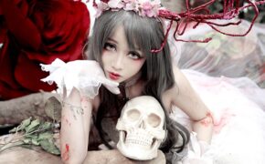 “Công chúa cosplay” hoá thân nữ thần rừng gợi cảm ngày Halloween