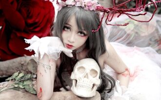 “Công chúa cosplay” hoá thân nữ thần rừng gợi cảm ngày Halloween