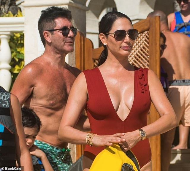 Bạn gái ông bầu siêu giàu Simon Cowell đẹp quyến rũ trên biển - 6