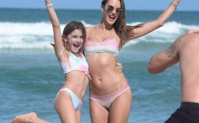 Alessandra Ambrosio thư thái đón năm mới tại quê nhà