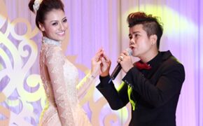 Hồng Quế mặc váy cưới dài 10 mét, tình tứ bên Đinh Mạnh Ninh