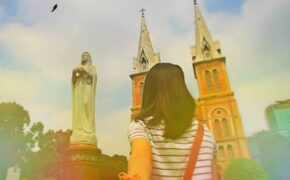 Ngỡ ngàng 9X khoe ảnh “Nắm tay em đi khắp Sài Gòn”