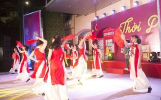 Học sinh trường Phan “cháy” hết mình trong dạ hội đón Xuân mới