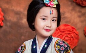 Bé gái 7 tuổi giống nàng Đê Chang Kưm “phiên bản nhí”