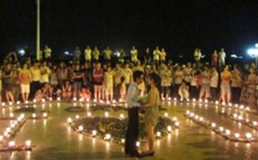 Hệ lụy những màn tỏ tình ồn ã nơi công cộng