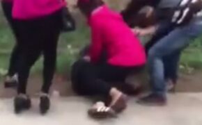 Đau lòng clip nữ sinh bị đánh tới bầm dập mặt mũi