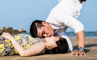 Ảnh cưới của cặp đôi “trúng tiếng sét ái tình” từ một nụ hôn