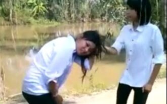 Thêm clip nữ sinh hung hăng đánh bạn chỉ vì… “nhìn thấy ghét”