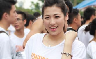Á hậu Tú Anh và “running man” Xuân Tiến rủ nhau chạy bộ từ thiện