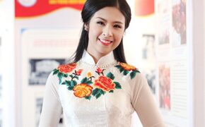 Hoa hậu Ngọc Hân rạng ngời trong vai trò đại biểu thanh niên