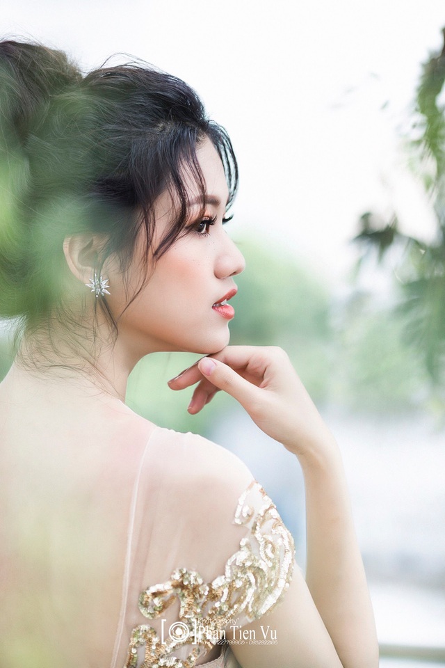 Á hậu Thanh Tú bất ngờ hóa “cô dâu”, khoe bờ vai mong manh - 5