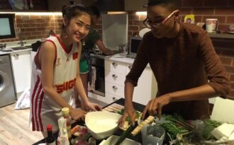 Á khôi Thuỳ Dương “mang” phở bò sang Nam Phi dự thi Hoa hậu