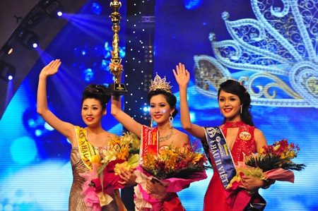 Ba đóa hoa tài sắc rực rỡ nhất trong mùa Hoa hậu Việt Nam 2012