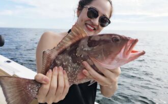 Bảo Anh gợi cảm đi câu cá ở Miami