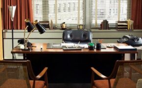 Cuộc tháo chạy của người phụ nữ khỏi phòng sếp lớn