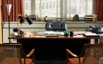 Cuộc tháo chạy của người phụ nữ khỏi phòng sếp lớn