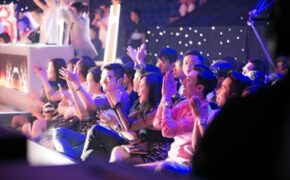 Trương Phương xinh đẹp đi cổ vũ “cặp đôi hoàn hảo”