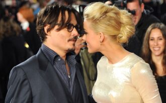 Vợ trẻ đệ đơn xin ly dị “cướp biển” Johnny Depp