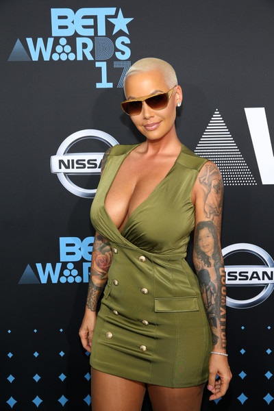  Vữ nữ thoát y Amber Rose nổi tiếng vì mối quan hệ tình cảm kéo dài gần 3 năm với rapper Kanye West (từ năm 2008 - 2010) 