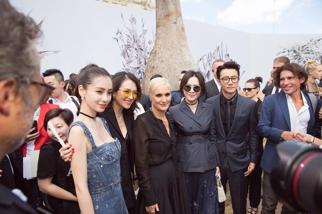  Angelababy, Chương Tử Di và Lưu Gia Linh hiện đang có mặt tại Pháp để tham dự tuần lễ thời trang Paris. 
