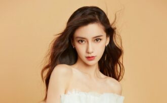 Giáng Sinh 2019: Angelababy một mình đưa con trai đi du lịch