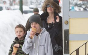 Angelina Jolie và các con dạo phố vào dịp nghỉ lễ