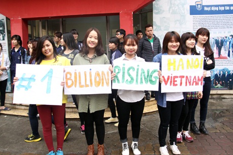 Giương cao khẩu hiệu “#1 bilion rising HaNoi VietNam” – 1tỷ người cùng đứng lên vì quyền phụ nữ